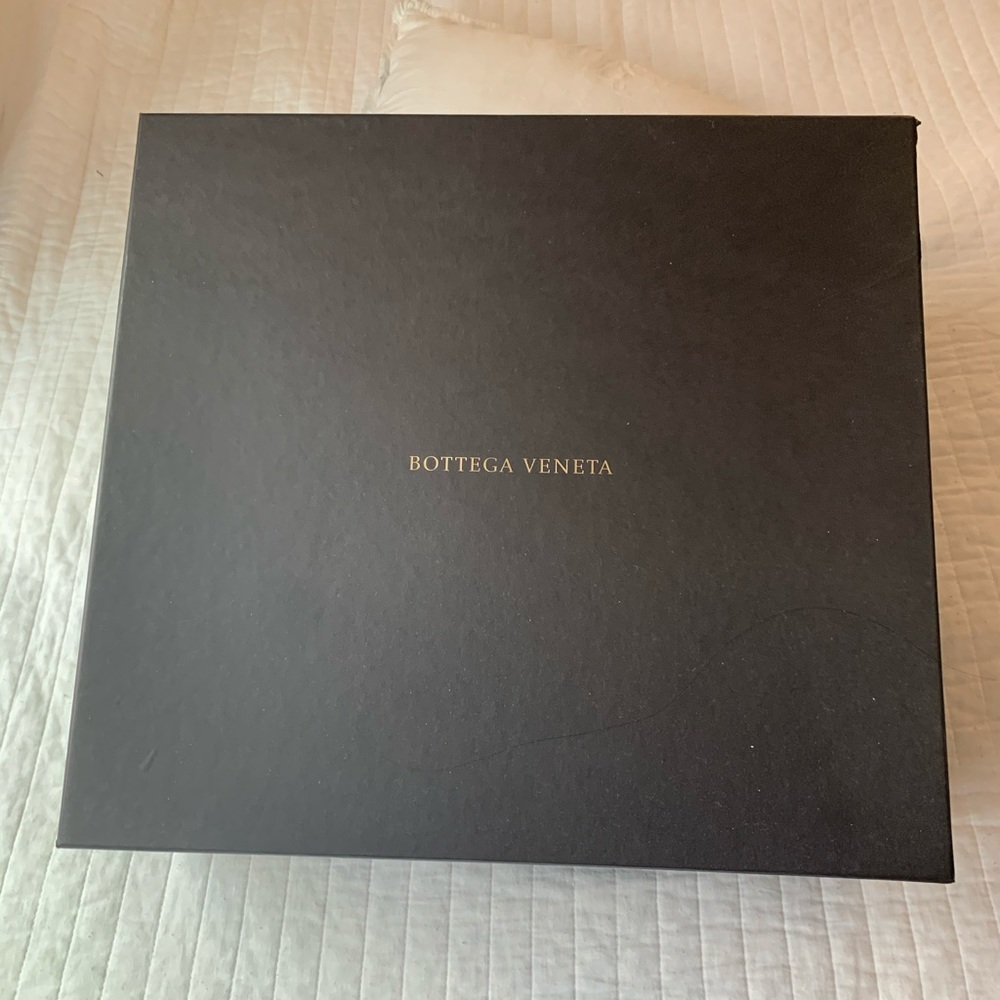 Large Bottega Veneta Shoe Box with tissue